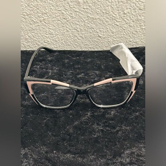 Chic Black and Cream/Tan Blue Light Blocking Cat-Eye Glasses - Picture 4 of 5